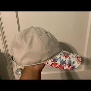 Gap Floral Cream/Grey-ish Cap